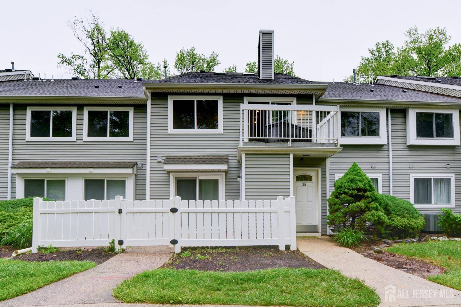 38 Wynwood DR, South Brunswick, NJ 08852