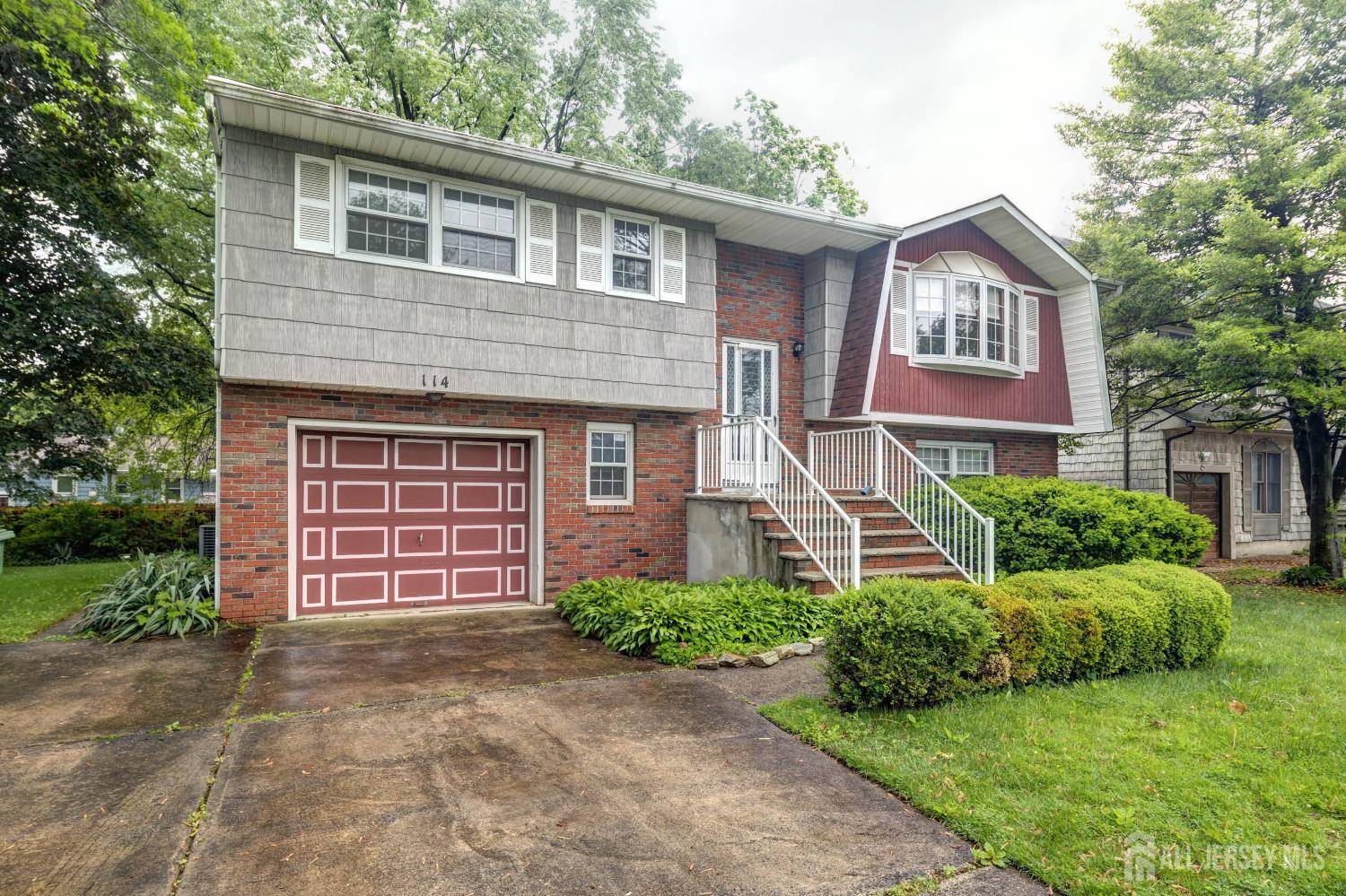 Edison, NJ 08817,114 Redwood AVE