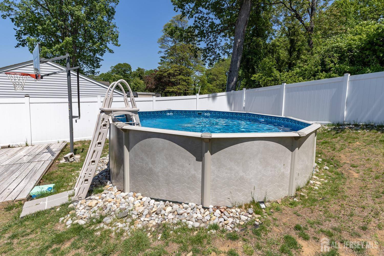 Parlin, NJ 08859,6 Woodlawn AVE