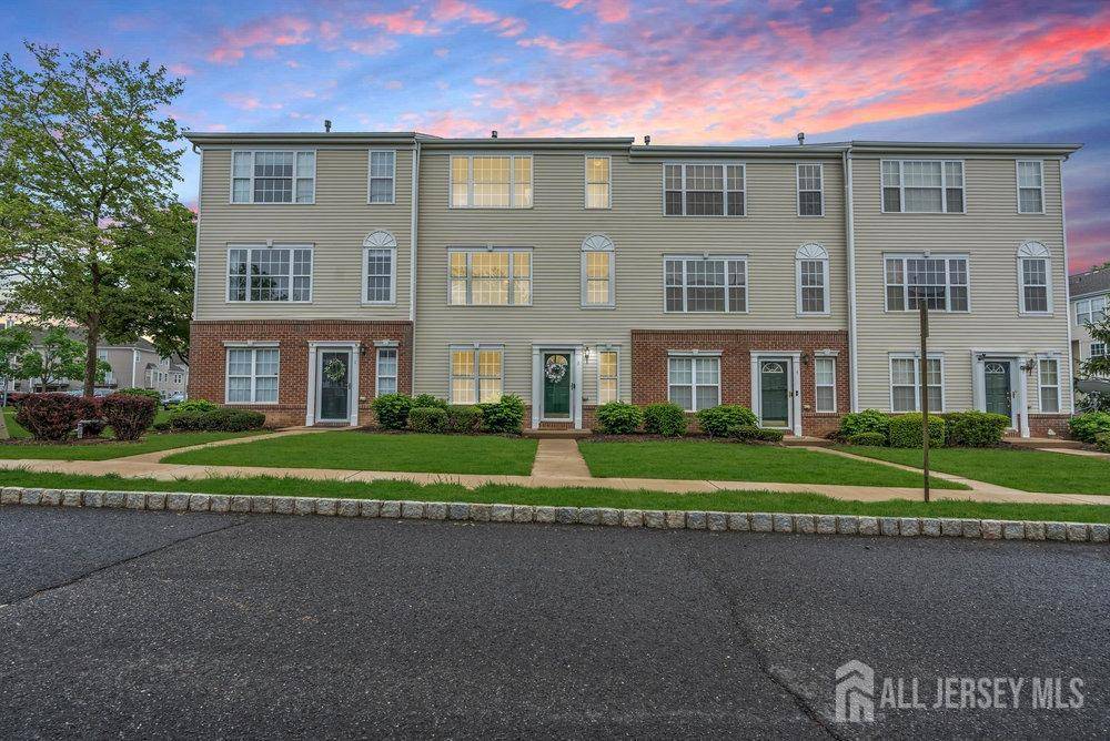 3 Kuczynski DR, Sayreville, NJ 08859