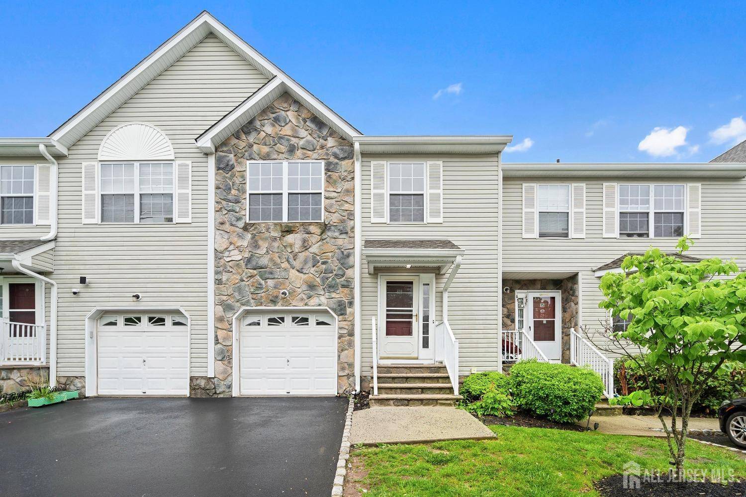16 Ashley CT, Franklin, NJ 08873