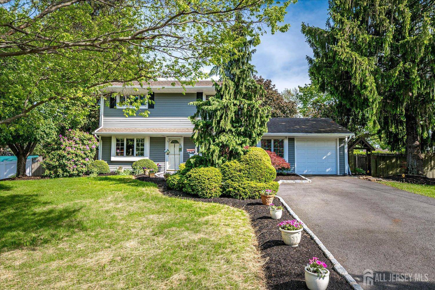 40 Hastings RD, South Brunswick, NJ 08824