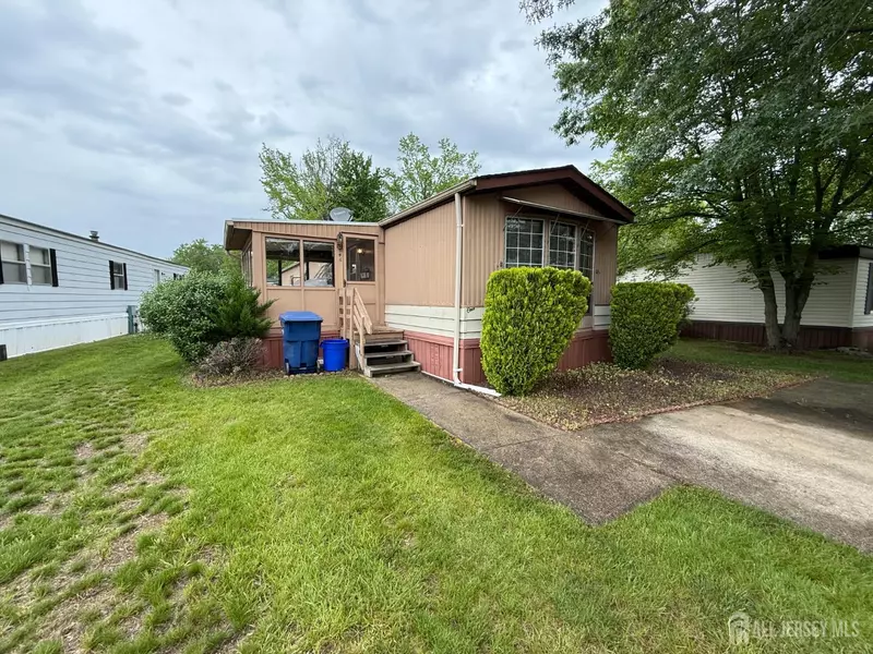 1 Deer Brook BLVD, North Brunswick, NJ 08902