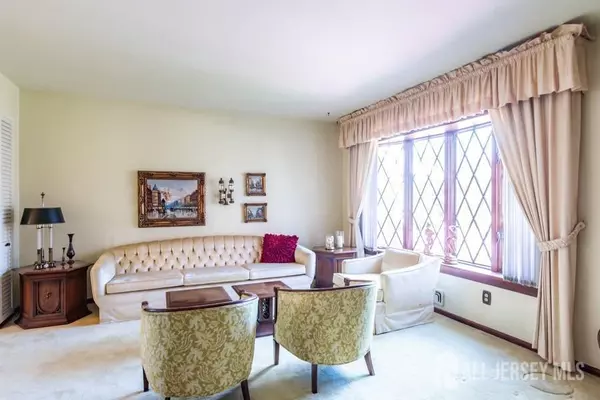 Iselin, NJ 08830,268 E Iselin Pkwy