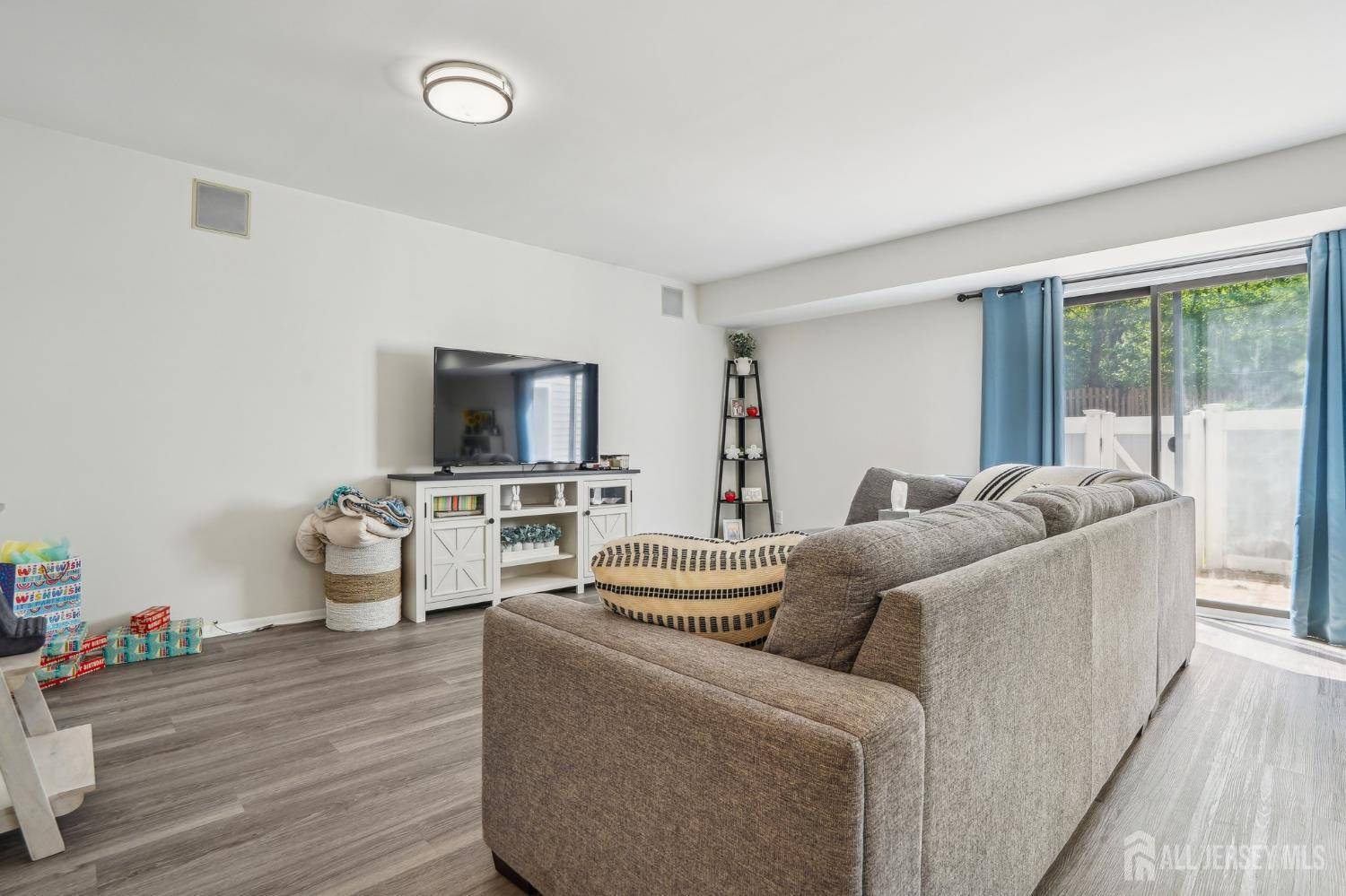 165 Essex AVE #110, Metuchen, NJ 08840