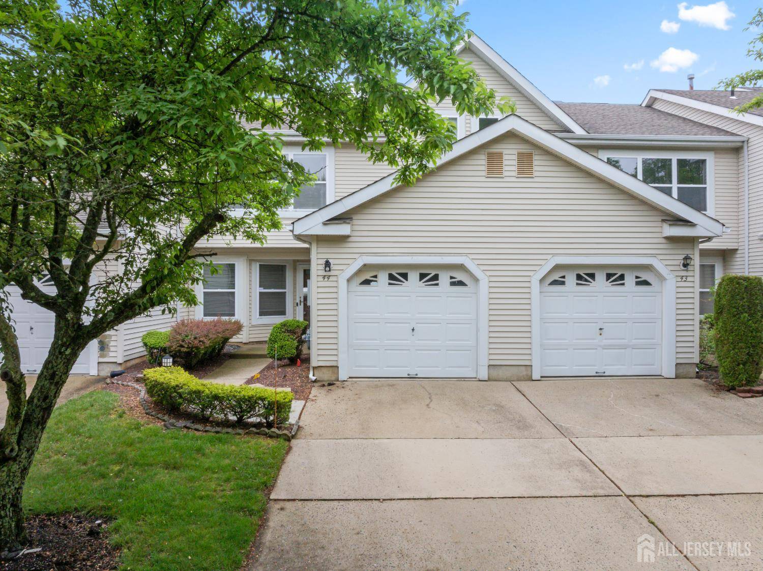 44 Treat LN, East Brunswick, NJ 08816