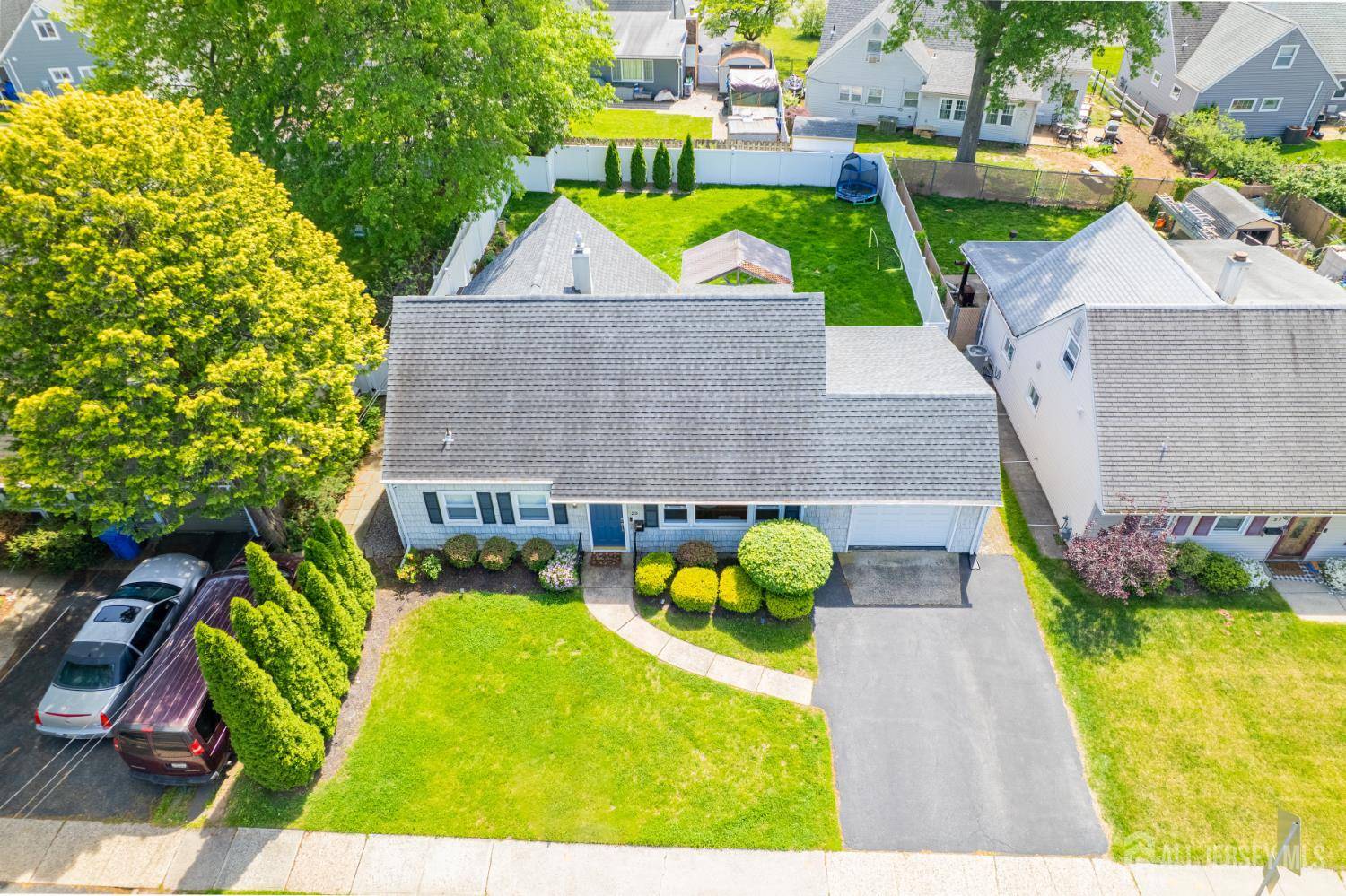 Colonia, NJ 07067,25 Lake AVE