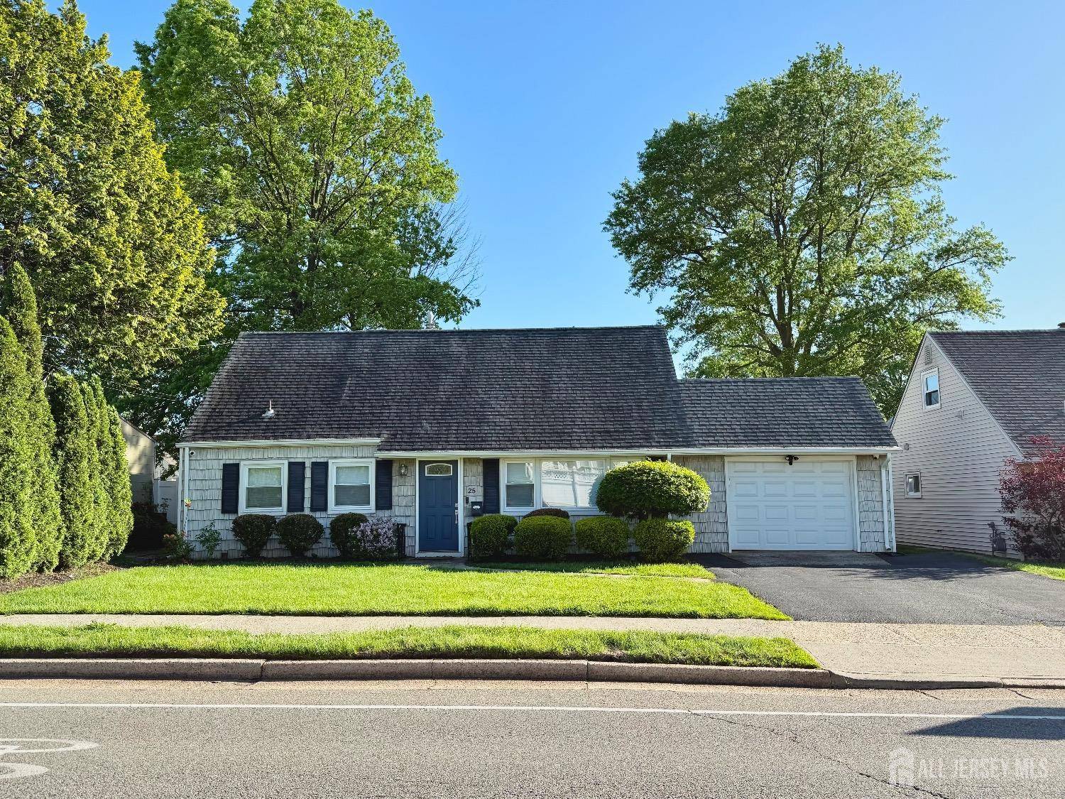25 Lake AVE, Colonia, NJ 07067