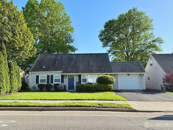 25 Lake AVE, Colonia, NJ 07067