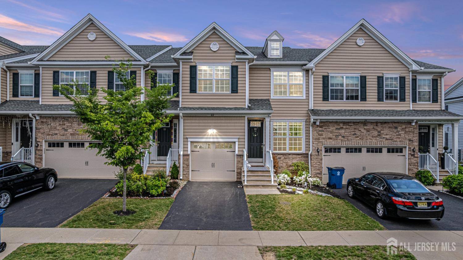 22 Larkspur LN, Monroe, NJ 08831