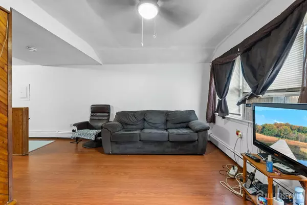 South Amboy, NJ 08879,809 summerfield AVE