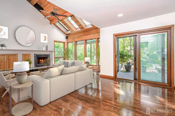 East Brunswick, NJ 08816,144 Fresh Ponds RD