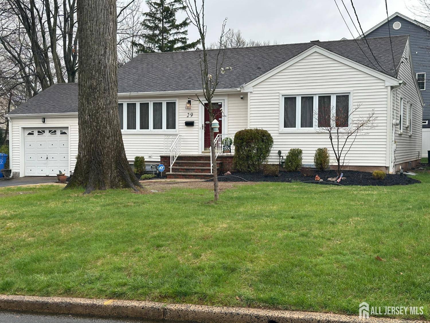29 Glendale RD, Colonia, NJ 07067
