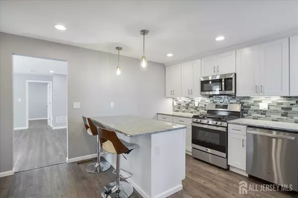 Sayreville, NJ 08872,15 Douglas ST