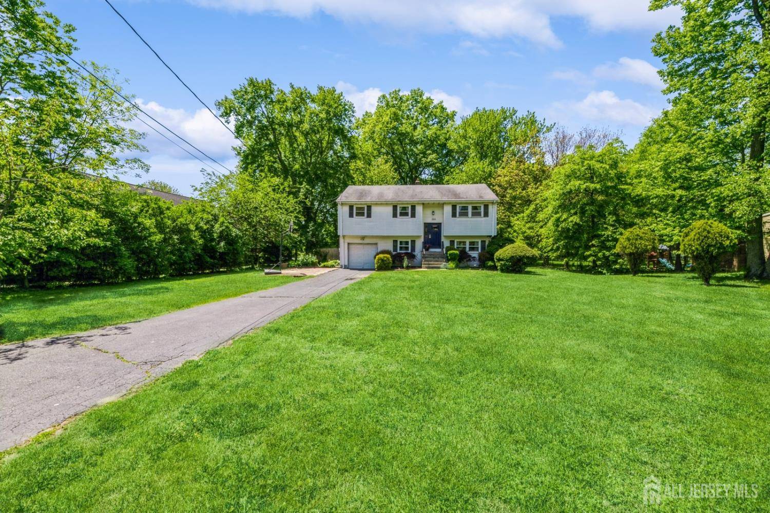 350 Church LN, North Brunswick, NJ 08902