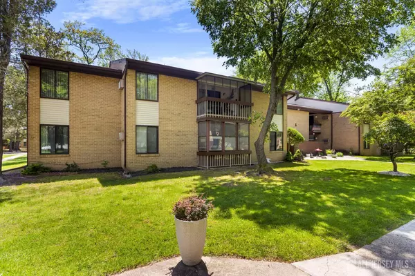 6 Pine Cluster CIR #F,  Manalapan,  NJ 07726