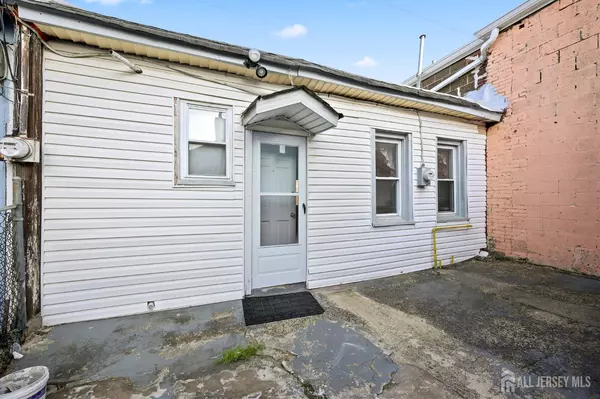Perth Amboy, NJ 08861,318 Elm ST