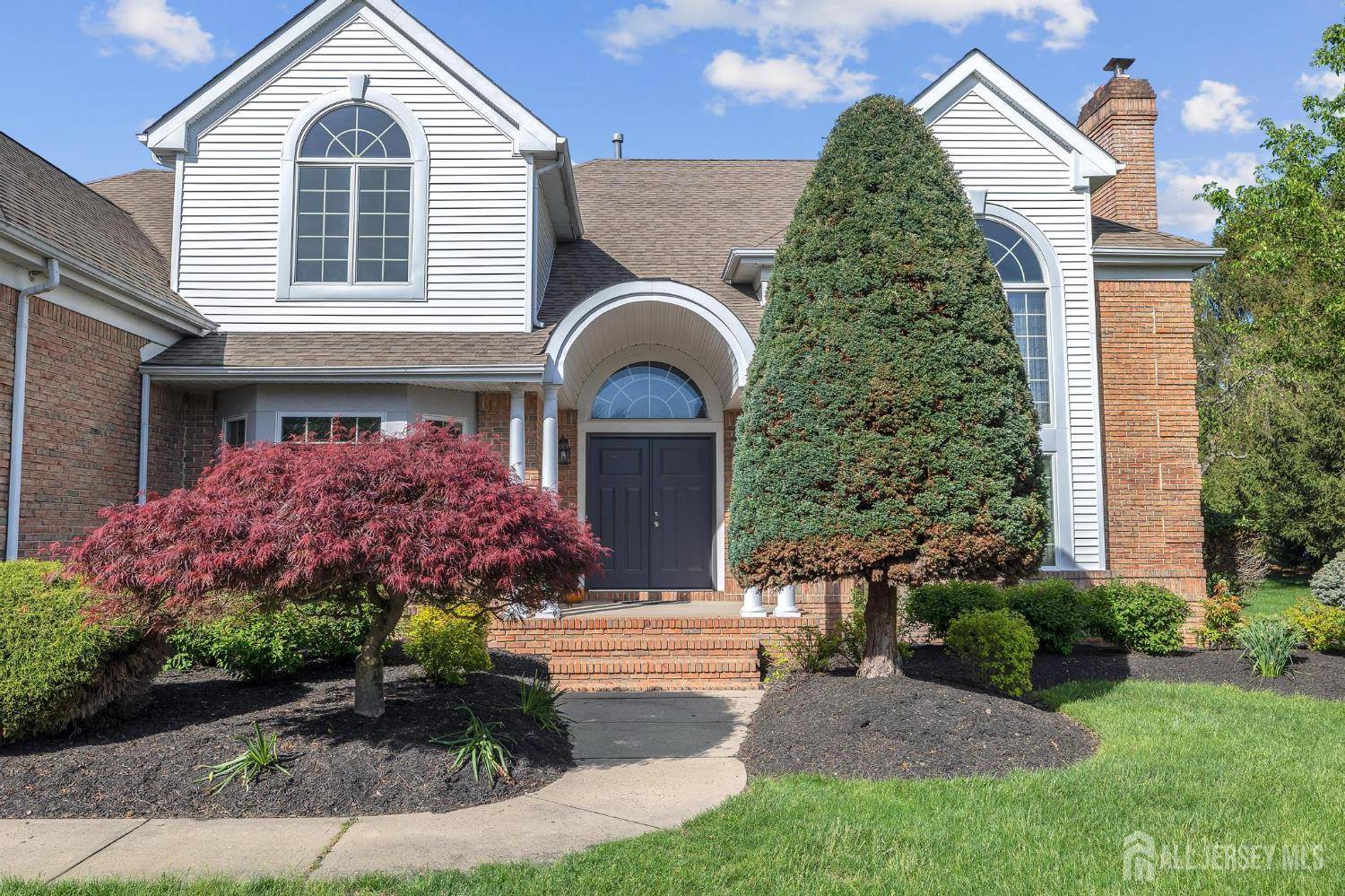 4 Stults DR, Plainsboro, NJ 08536