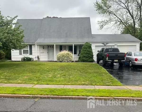 12 Landry RD, Franklin, NJ 08873