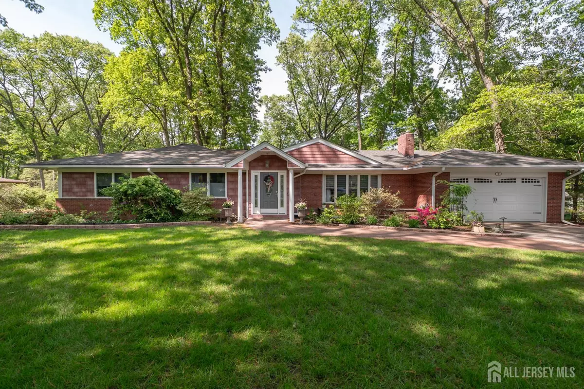 East Brunswick, NJ 08816,12 Hickory DR