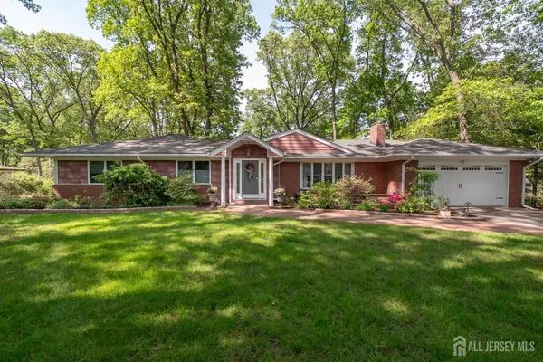 12 Hickory DR, East Brunswick, NJ 08816
