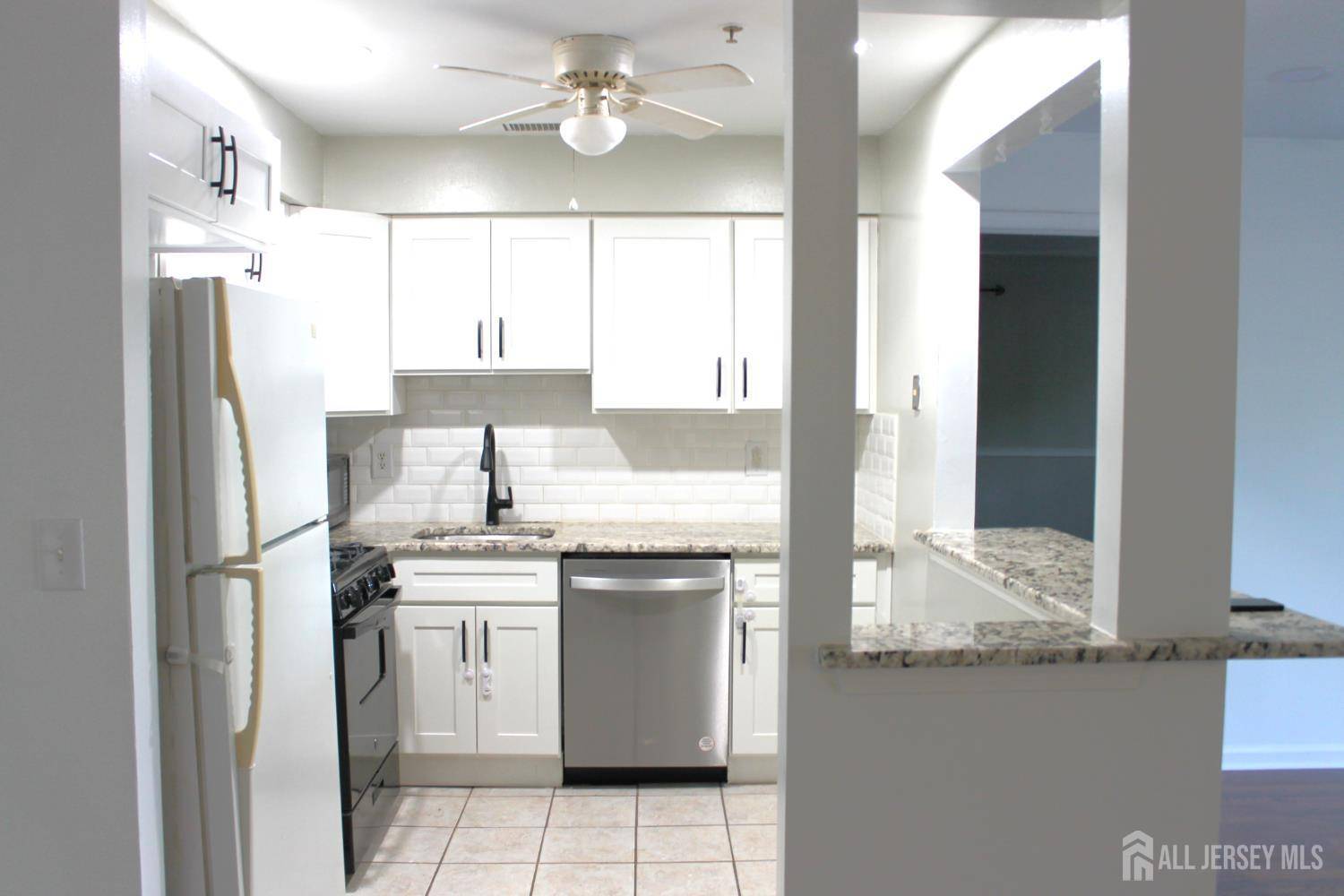 1712 Waterford DR, Edison, NJ 08817