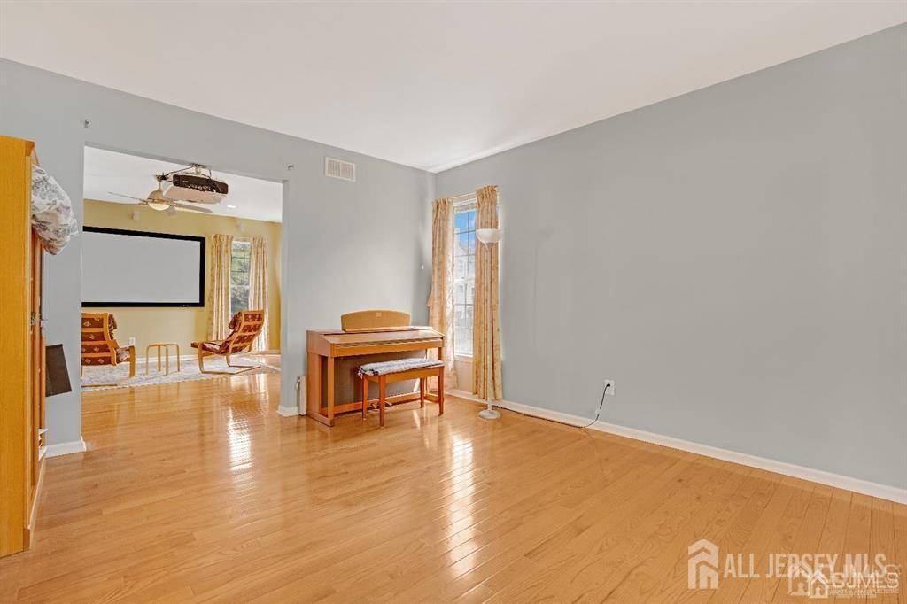 East Brunswick, NJ 08816,65 Cortland DR