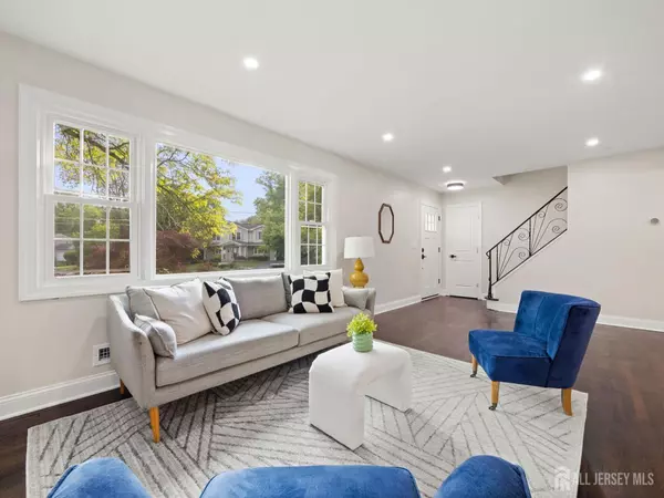 East Brunswick, NJ 08816,8 S Surrey LN