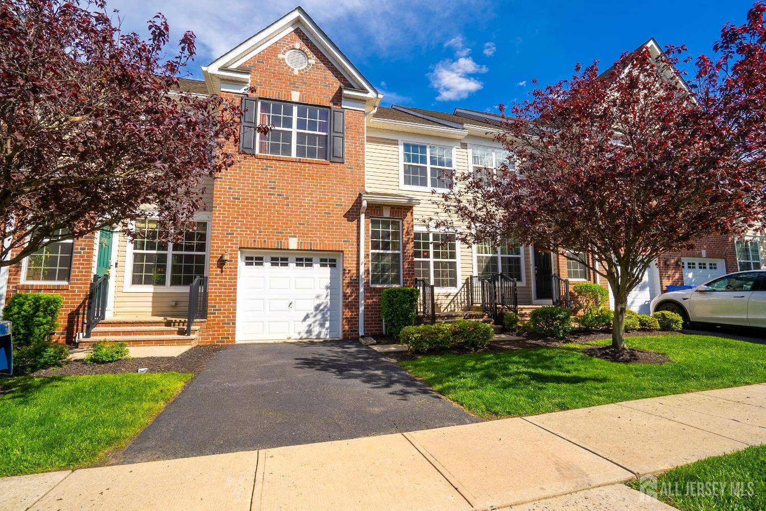 North Brunswick, NJ 08902,2438 Canterbury LN