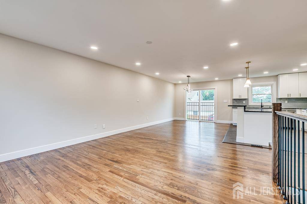 Edison, NJ 08817,3 Birch RD