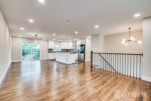 Edison, NJ 08817,3 Birch RD