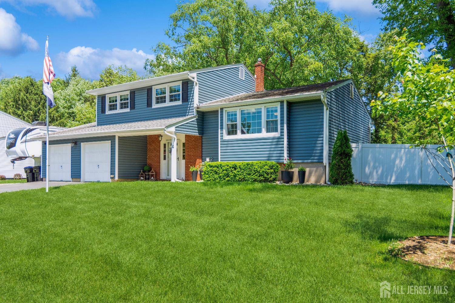 4 Wedgewood CT, East Brunswick, NJ 08816