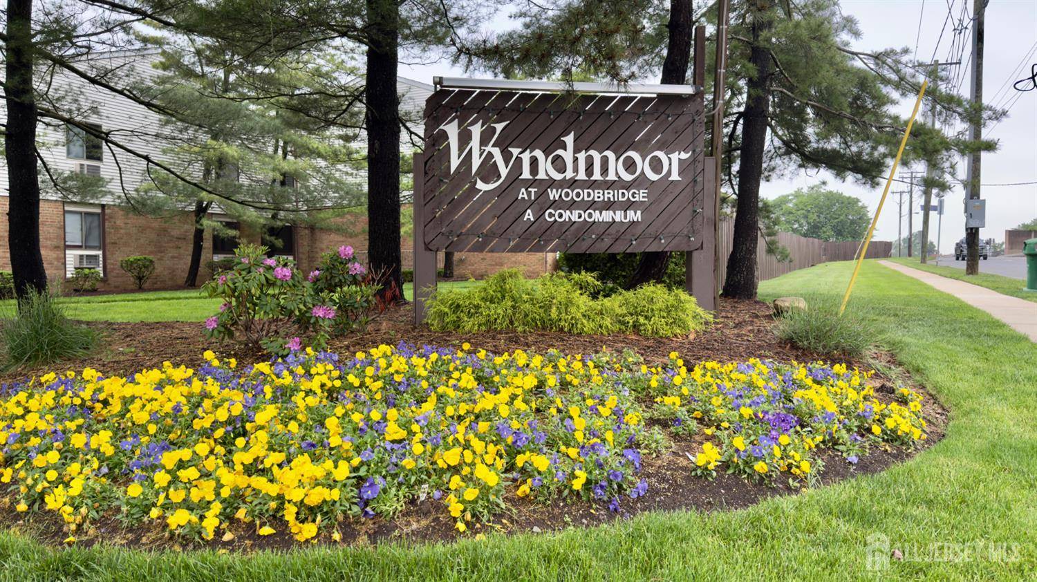 1037 Cricket LN, Woodbridge Proper, NJ 07095