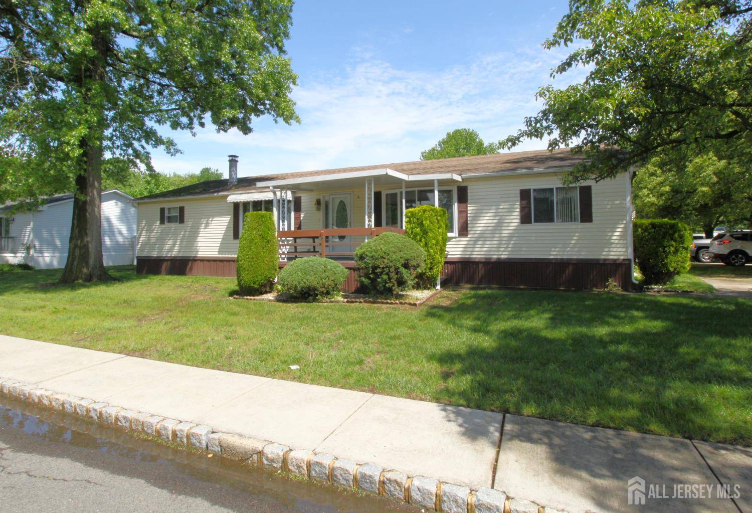 6 Emerson RD,  North Brunswick,  NJ 08902