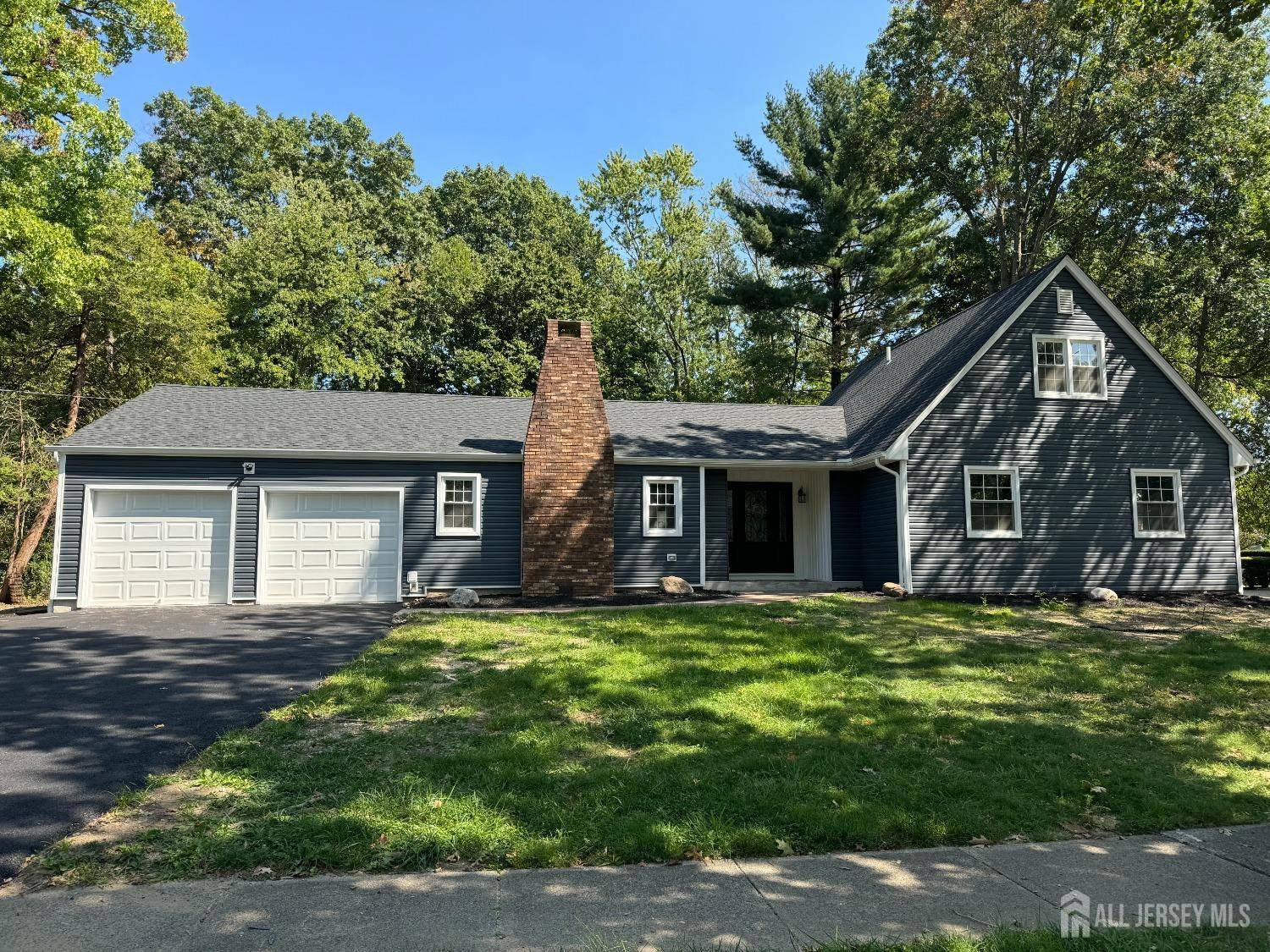 East Brunswick, NJ 08816,8 Woodlot RD