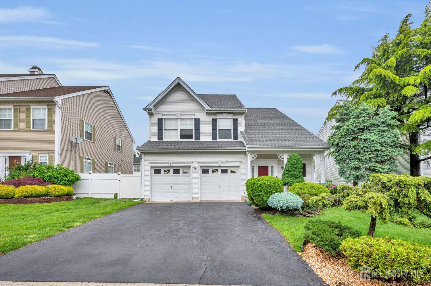 8 Raleigh WAY, Franklin, NJ 08823