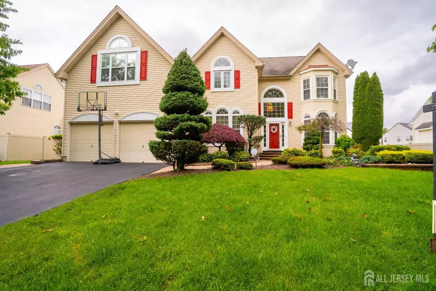 4 Bernadette CIR, South Brunswick, NJ 08852