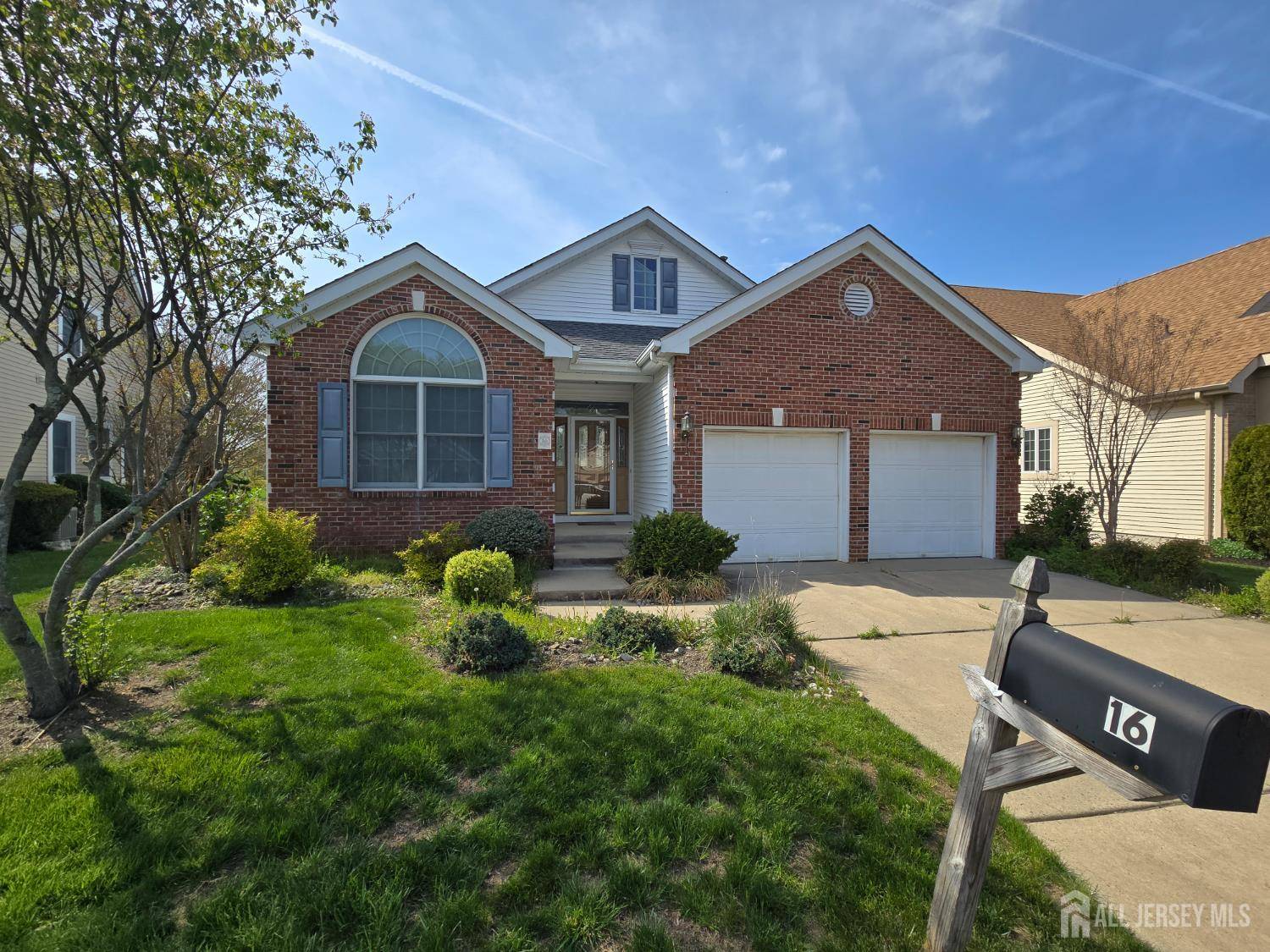 16 Phillip CT, Monroe, NJ 08831