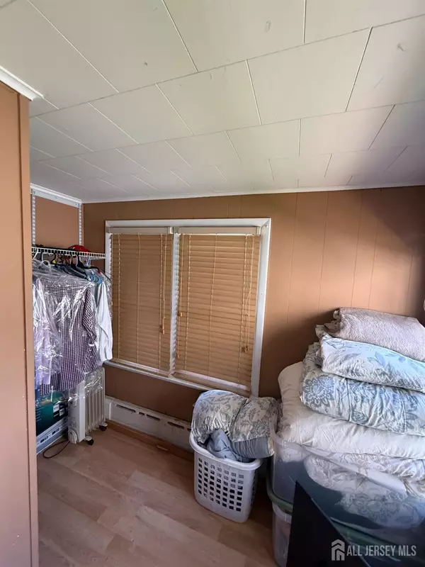 Woodbridge Proper, NJ 07095,17 Lillian TER