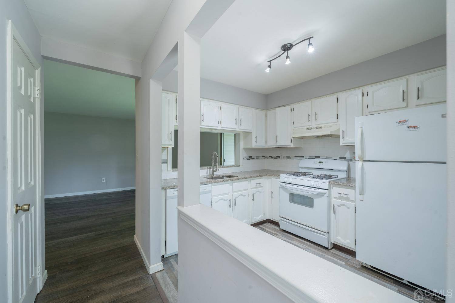 Iselin, NJ 08830,1612 Woodbridge Commons WAY