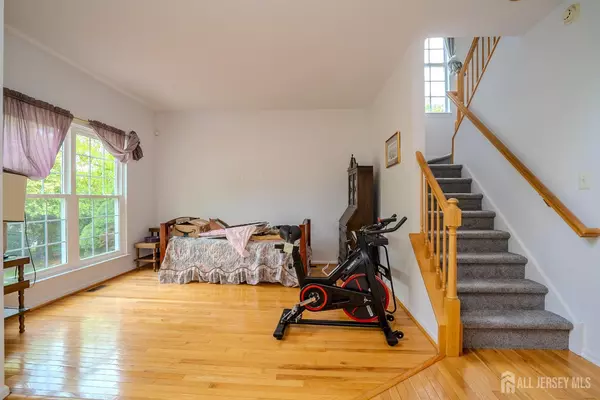 South Brunswick, NJ 08810,7 Sequoia DR