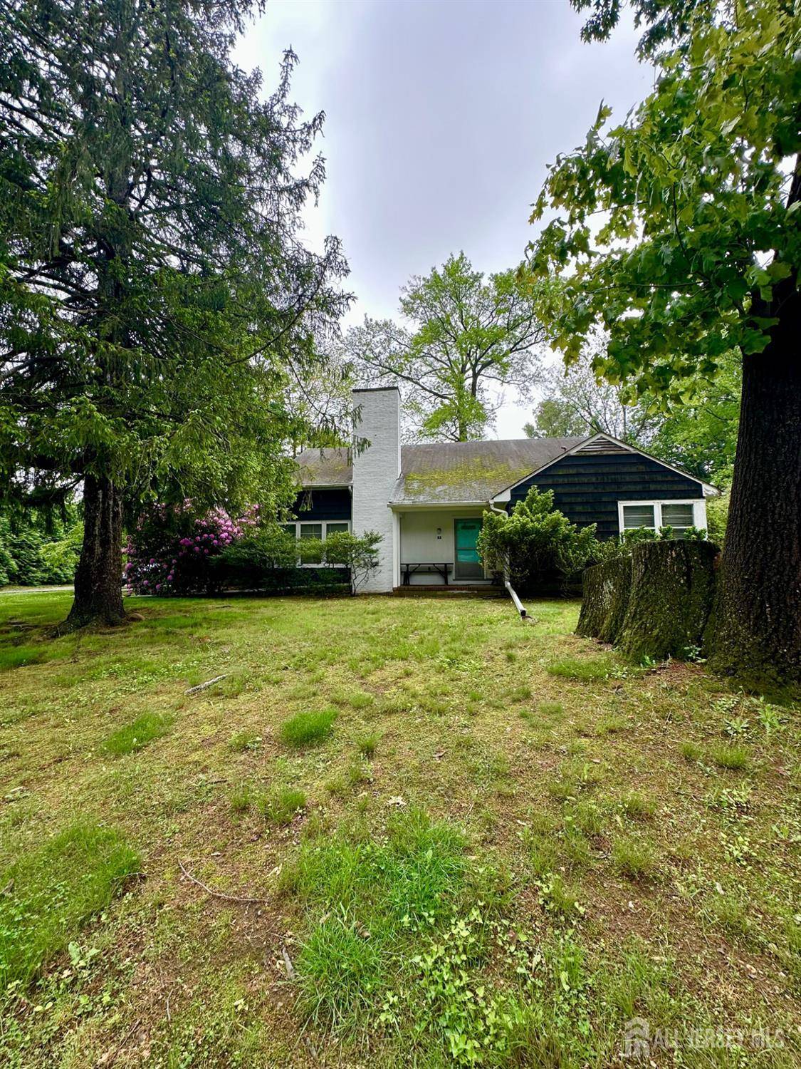 East Brunswick, NJ 08816,33 Lawrence Brook DR