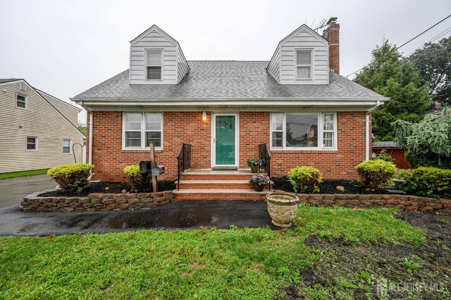 4 Ashwood PL, North Brunswick, NJ 08902