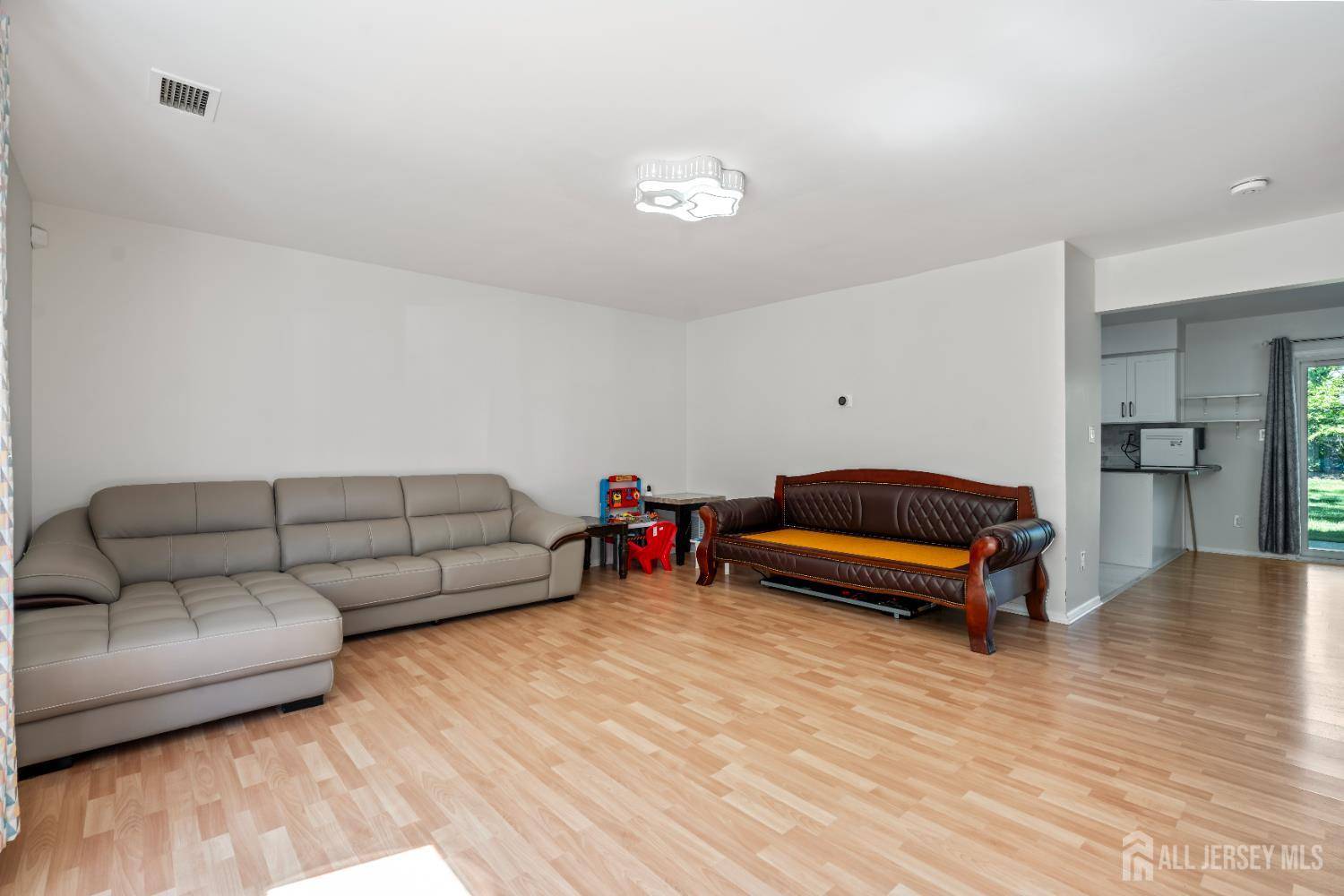 East Brunswick, NJ 08816,58 La Rue LN