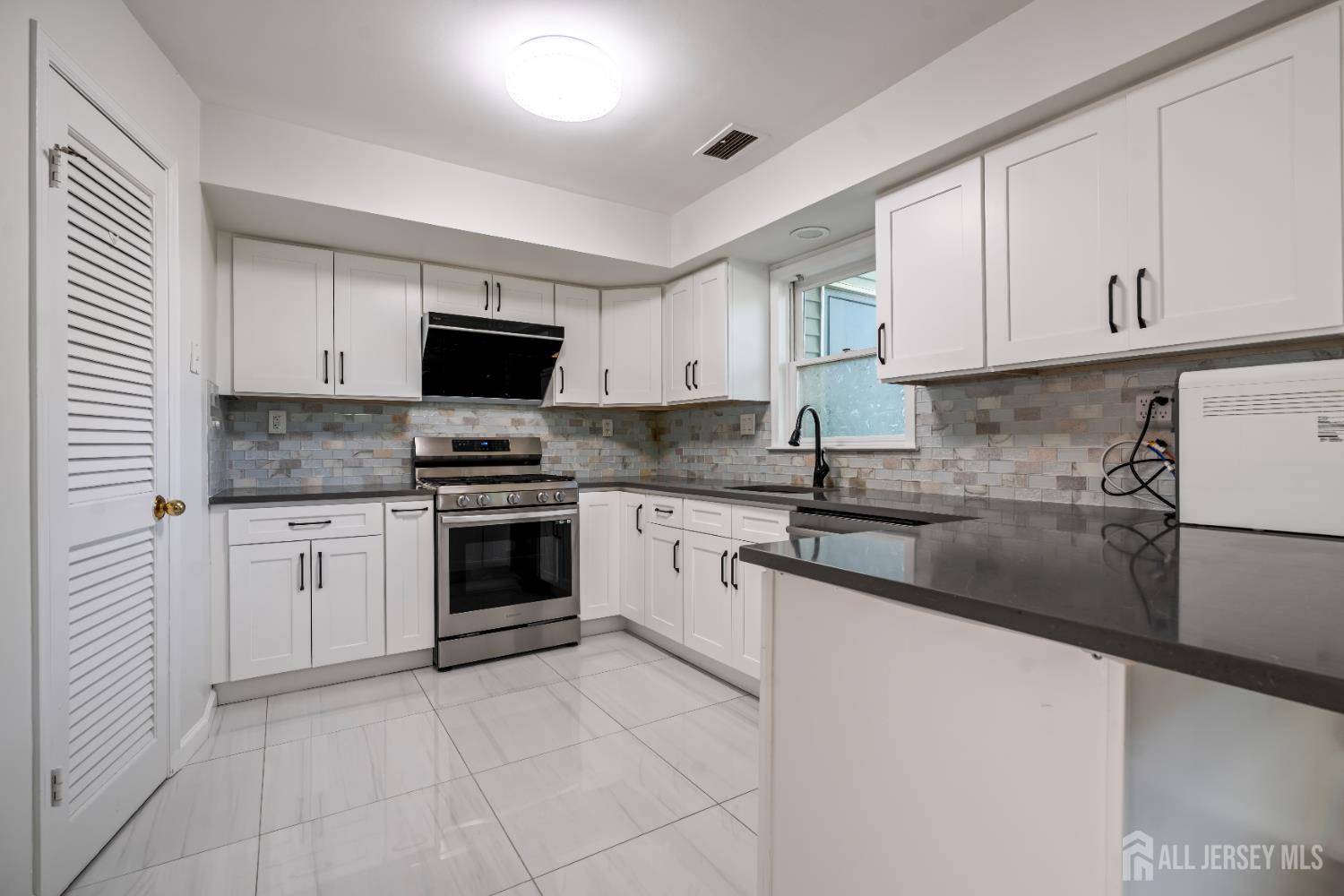East Brunswick, NJ 08816,58 La Rue LN