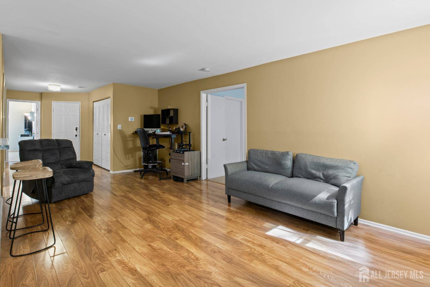 South Brunswick, NJ 08852,6072 Cedar CT