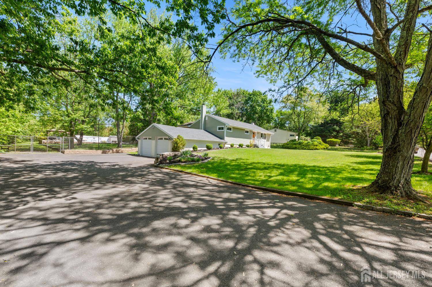 13 orchard Pkwy, Morganville, NJ 07751