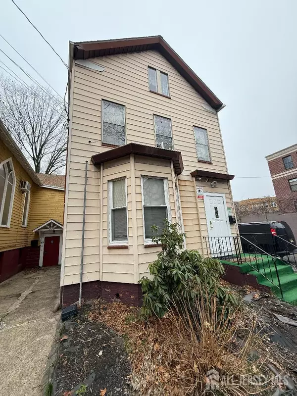 Newark, NJ 07106,17 Alexander ST #19