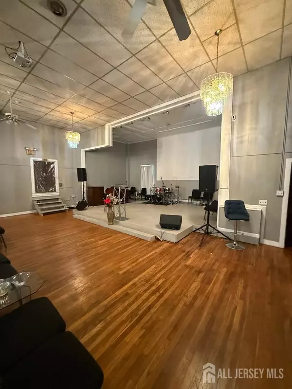 Newark, NJ 07106,17 Alexander ST #19