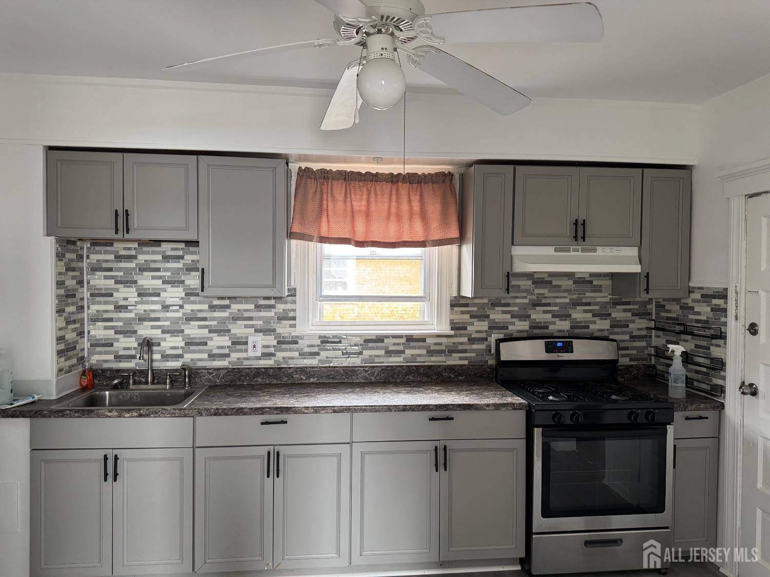 23 Leick AVE #2, Carteret, NJ 07008
